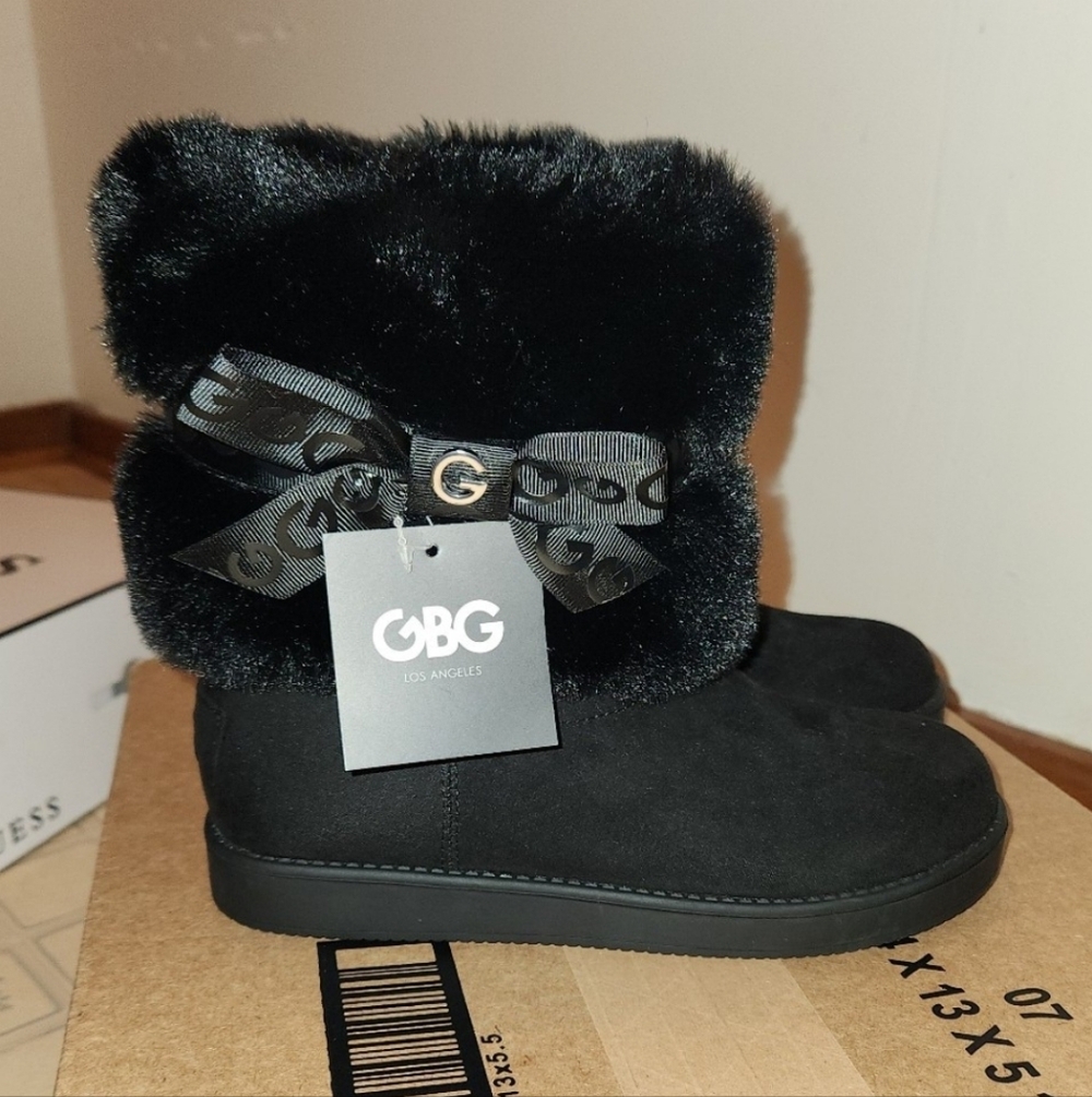 GBG Los Angeles Black Fur Boots with Bow